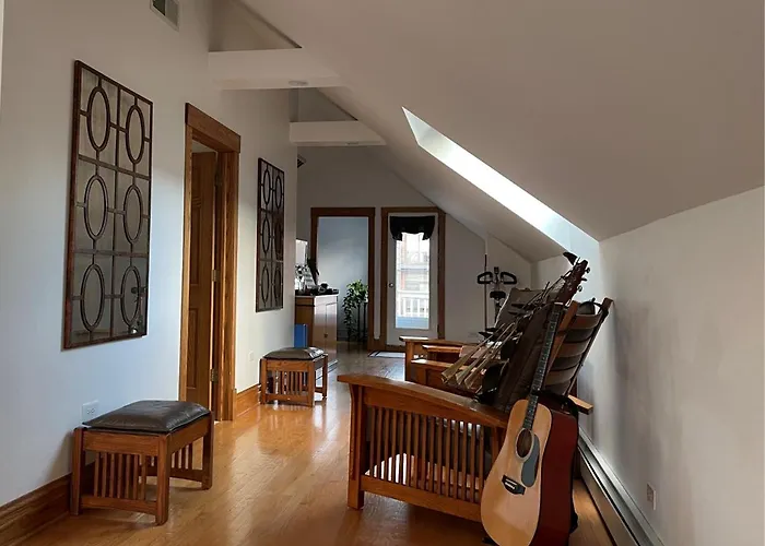 Flat In Lincoln Park 2-Flat Central To Everything